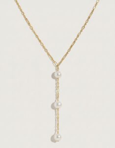 Collar Leur Perlas – Cadena Dorada en Chapa de Oro 22K con Perlas Naturales en Caída 