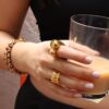 nillo Dúo Áurea de acero inoxidable con diseño de doble banda pulida minimalista marca Cianna