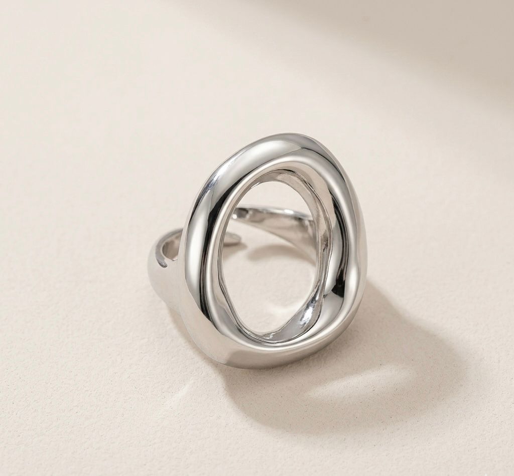 Anillo Oval Orgánico Plateado Acero Inoxidable Ajustable