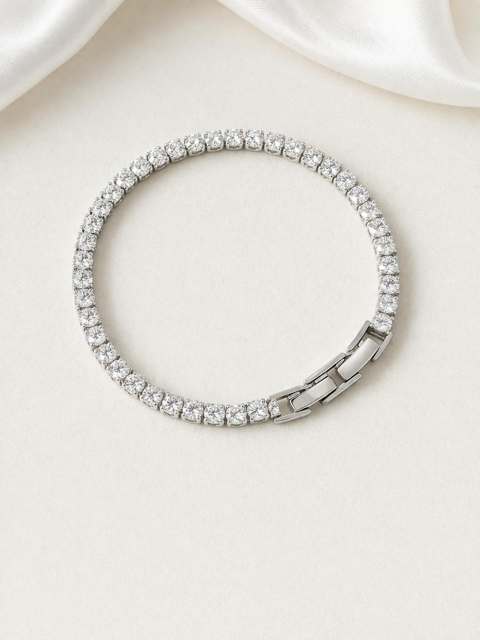 Pulsera Royale Tipo Tennis Plateada con Zirconias Redondas Estilo Diamante