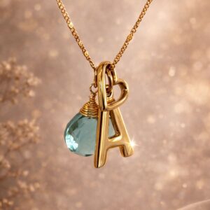  Collar Inicial Eternal Glow  con piedra natural  y dije de corazon Cadena Dorada Chapa de Oro 22K