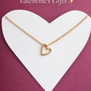 Cadena "Corazón Silueta "Collar de corazón en chapa de oro 22K, diseño minimalista y elegante que simboliza amor y conexión.