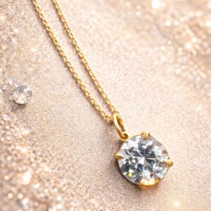 Detalle de piedra brillante en Collar de Moissanita Círculo Áureo