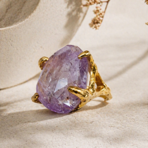 Anillo Amatista Mística de oro de 14k artesanal marca Cianna